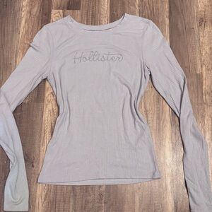 Hollister Women's Light Gray Ribbed Long Sleeve Tee